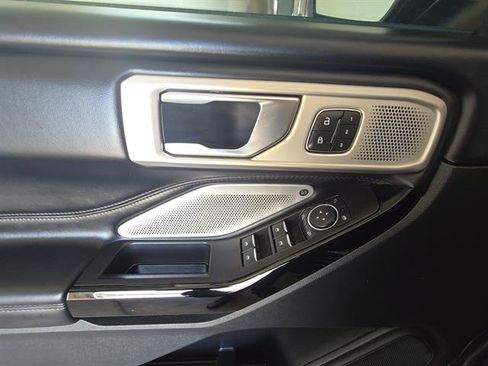 Used 2022 Ford Explorer Platinum w/ Equipment Group 601A RWD image 9