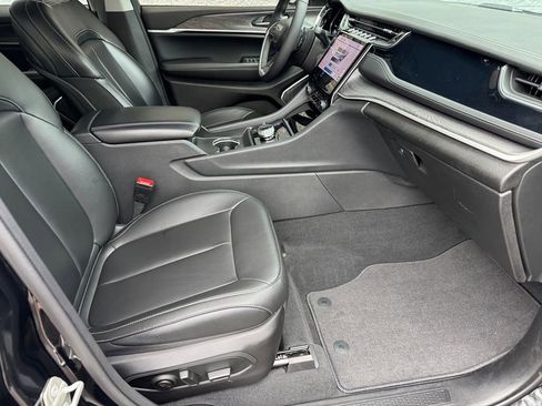 Used 2023 Jeep Grand Cherokee 4WD 4xe image 18