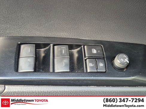 Used 2025 Toyota Camry SE FWD image 12