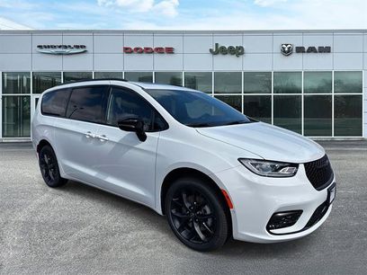 New 2026 Chrysler Pacifica Limited