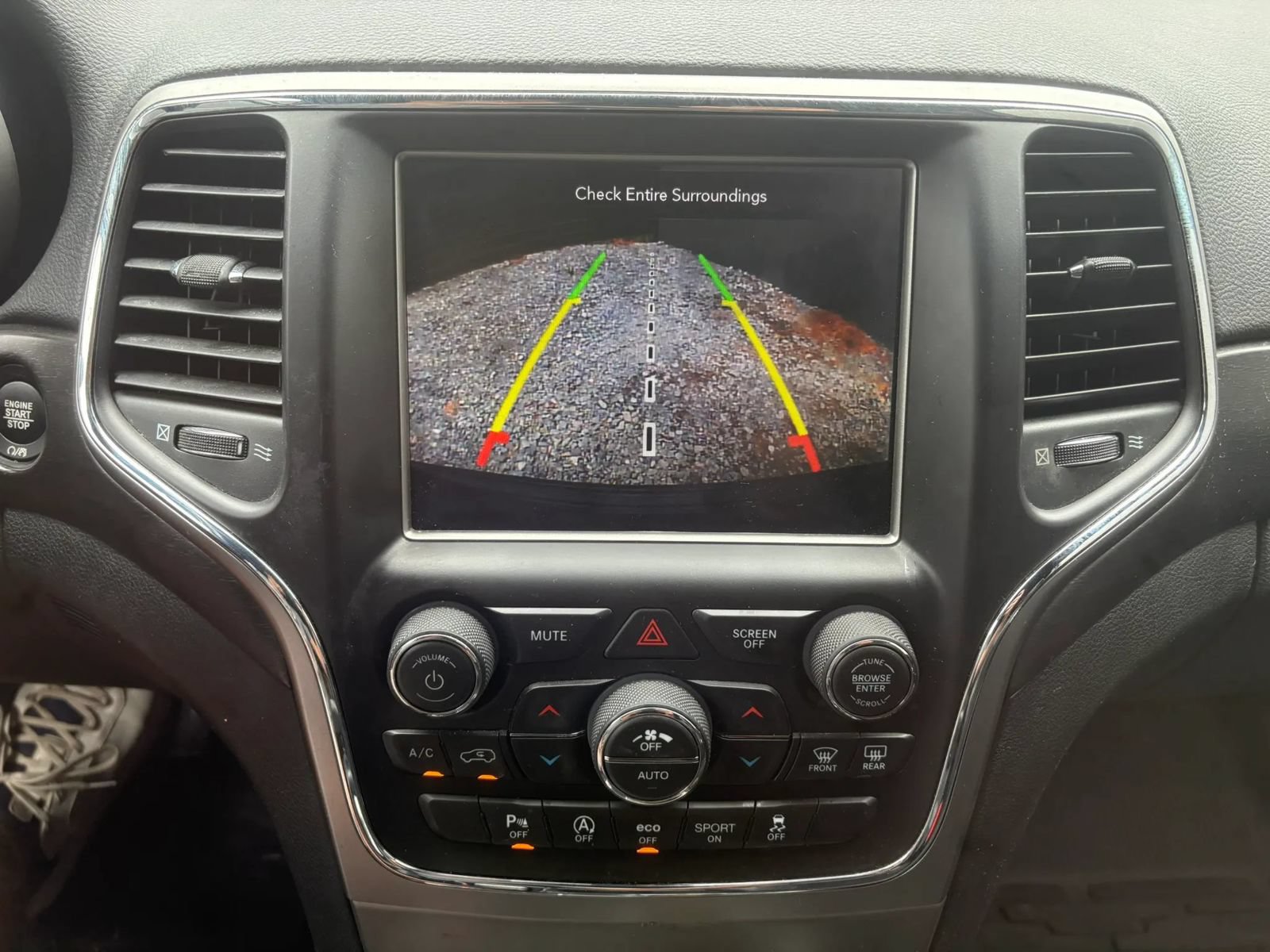 Used 2018 Jeep Grand Cherokee Laredo AWD/4WD image 15