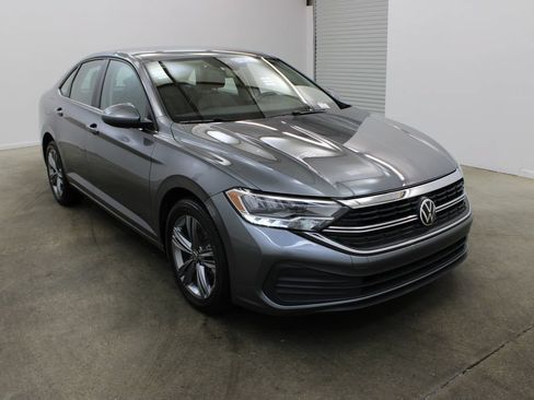 Used 2024 Volkswagen Jetta SE FWD image 6