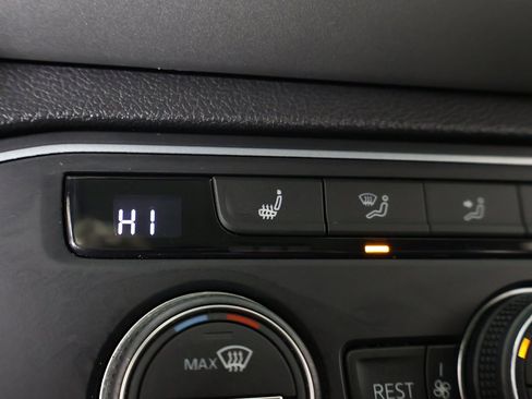 Used 2021 Volkswagen Atlas SE w/ Panoramic Sunroof Package image 55