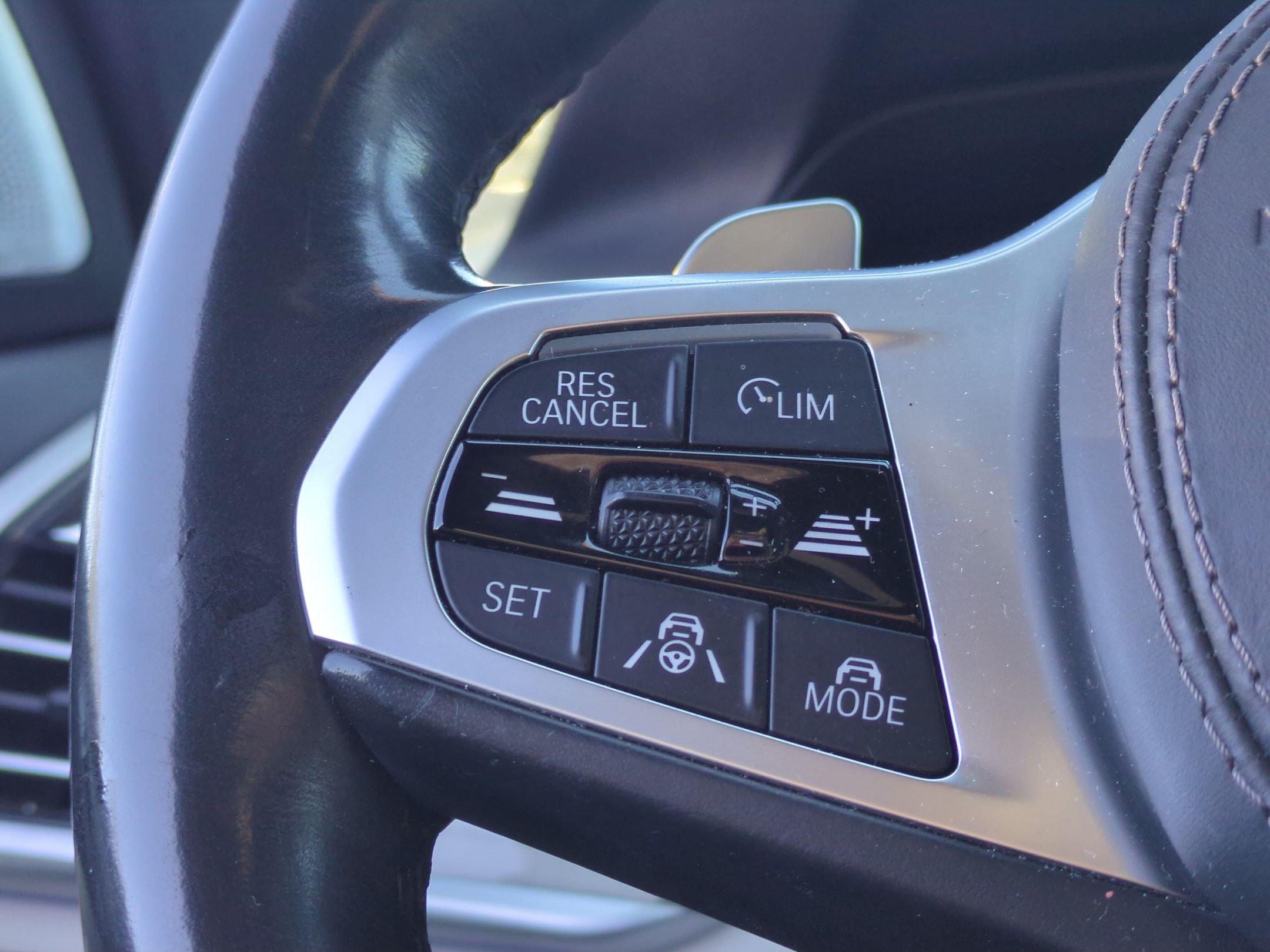 Used 2020 BMW X7 M50i w/ Dynamic Handling Package AWD/4WD image 18