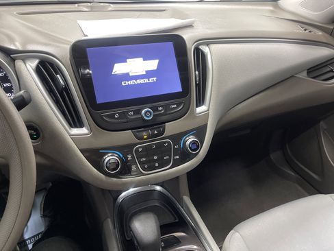 Used 2022 Chevrolet Malibu LT image 28