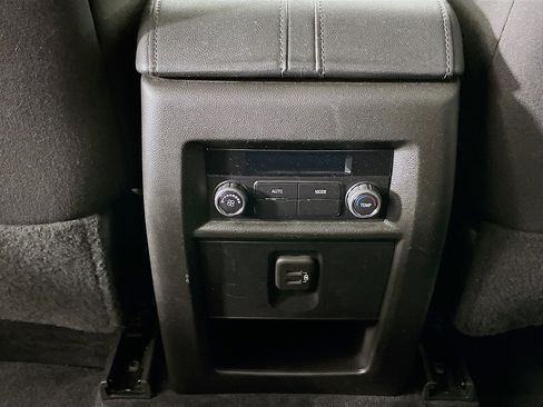 Used 2023 Chevrolet Traverse LT image 26