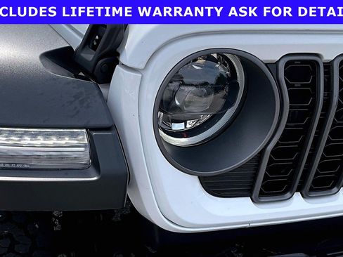 Used 2025 Jeep Wrangler Unlimited Rubicon w/ Convenience Group AWD/4WD image 23