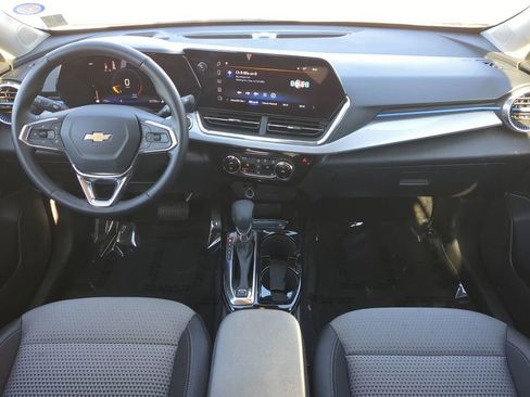 Used 2025 Chevrolet Trax LT w/ LT Convenience Package image 15