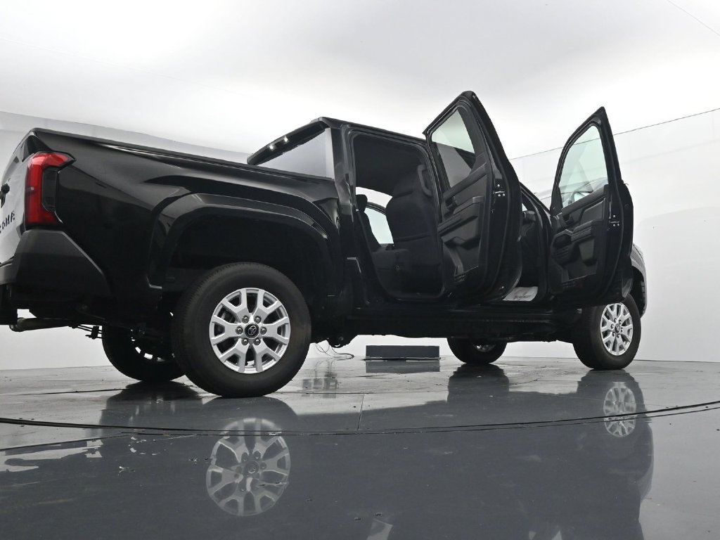 Used 2025 Toyota Tacoma SR AWD/4WD image 39