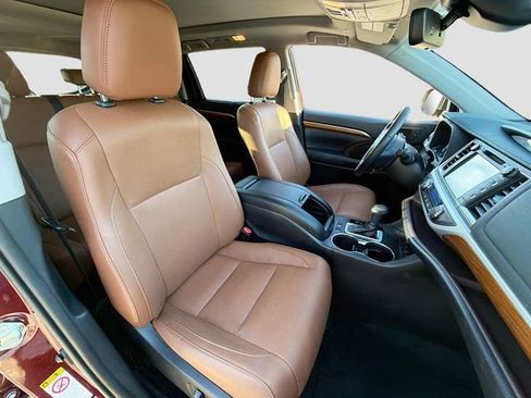 Used 2019 Toyota Highlander Limited image 15