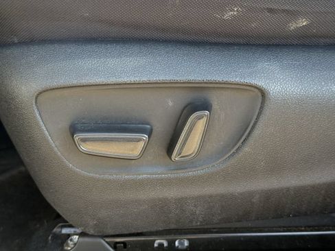 Used 2022 Toyota Highlander LE FWD image 26