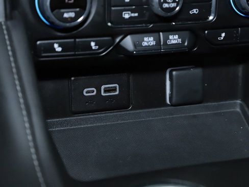 Used 2023 Chevrolet Suburban LT image 28