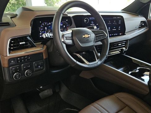 Used 2025 Chevrolet Tahoe High Country AWD/4WD image 27