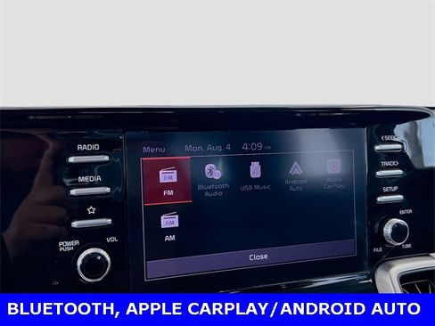 Used 2023 Kia Sorento LX image 9