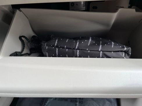 Used 2023 Chrysler Voyager LX image 33