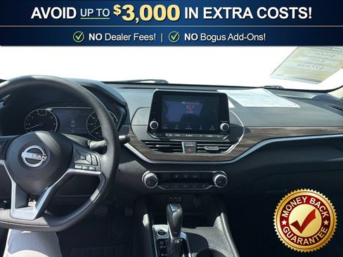 Used 2025 Nissan Altima 2.5 SV FWD image 17
