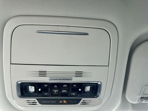 Used 2025 Lincoln Nautilus Reserve image 24