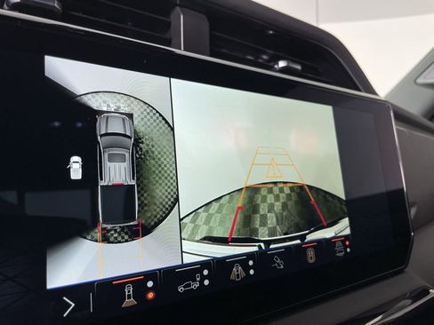 Used 2025 GMC Sierra 1500 AT4 w/ Technology Package image 15