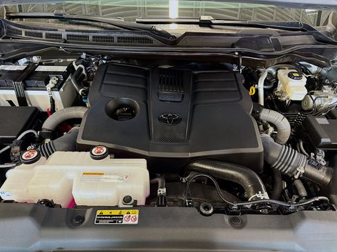 Used 2024 Toyota Tundra Limited w/ Power Package AWD/4WD image 33
