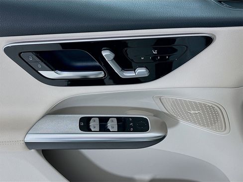 Certified 2025 Mercedes-Benz GLC 300 image 18