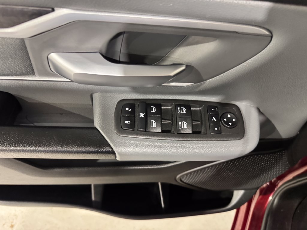 Used 2022 RAM 1500 Big Horn AWD/4WD image 17