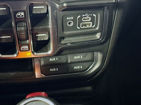 Used 2024 Jeep Wrangler Unlimited Sahara w/ Technology Group AWD/4WD image 26