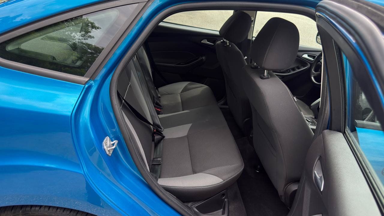 Used 2013 Ford Focus SE w/ SE Winter Pkg FWD image 35