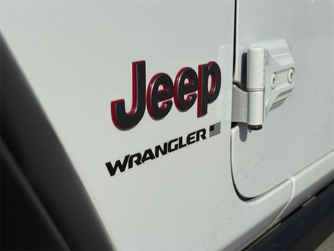Used 2024 Jeep Wrangler Unlimited Rubicon image 6