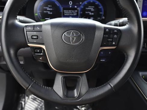 Used 2023 Toyota Crown AWD/4WD image 7