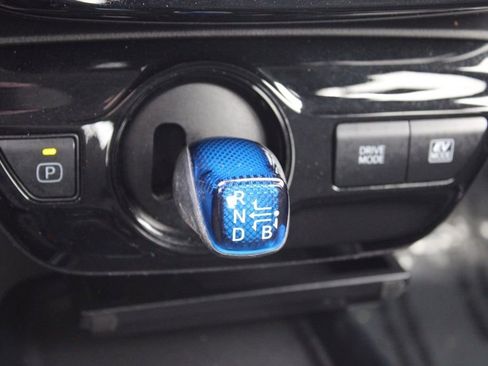 Used 2020 Toyota Prius LE image 39