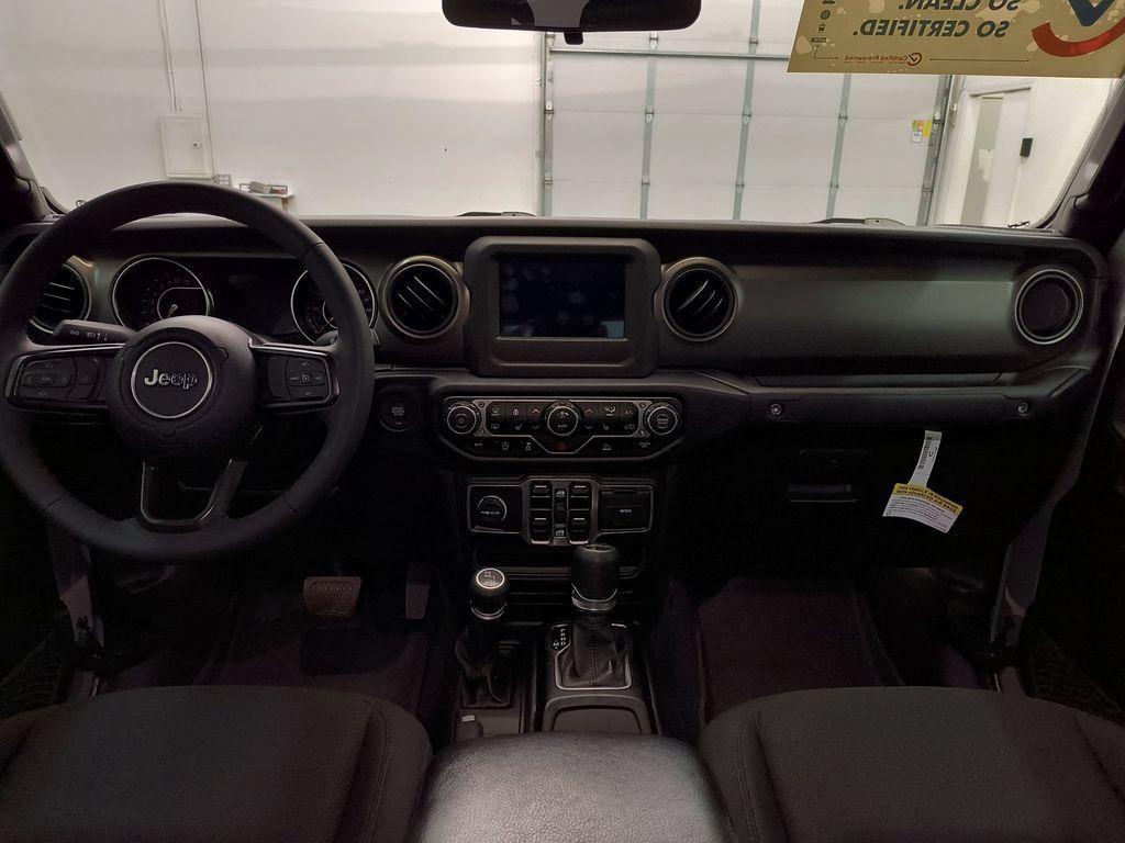 Used 2023 Jeep Gladiator Sport AWD/4WD image 13