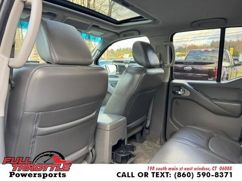 Used 2014 Nissan Frontier SL w/ SL Moonroof Package image 18