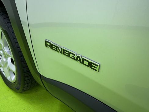 Used 2018 Jeep Renegade Latitude image 13