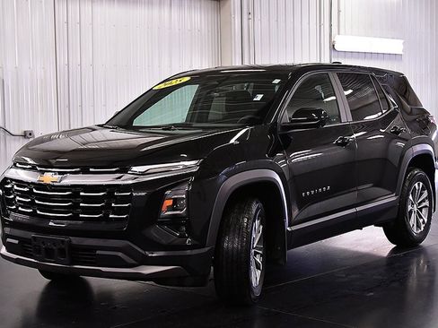 Used 2025 Chevrolet Equinox LT w/ Safety and Technology Package image 3