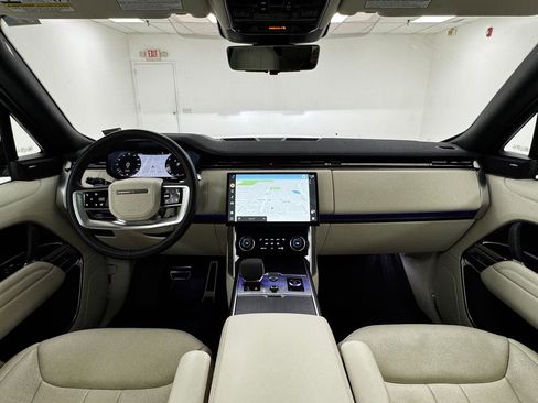 Used 2023 Land Rover Range Rover SE image 17