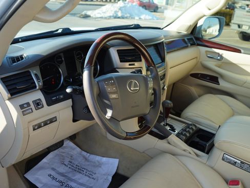 Used 2014 Lexus LX 570 4WD image 12