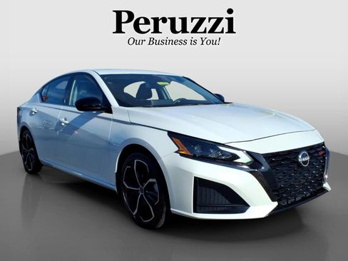 Certified 2023 Nissan Altima 2.5 SR w/ SR Premium Package FWD image 1