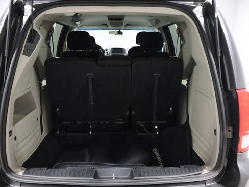 Used 2016 Dodge Grand Caravan SXT image 18