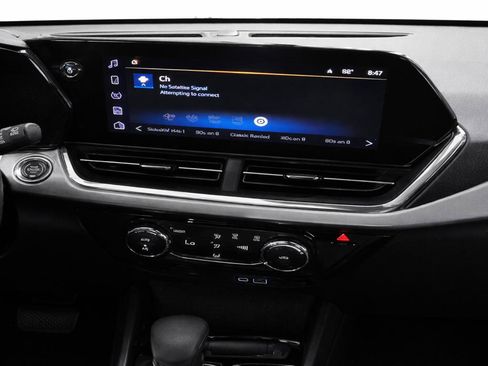 Used 2026 Chevrolet Trax LT FWD image 11