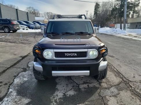 Used 2014 Toyota FJ Cruiser 4WD w/ Convenience Package image 2