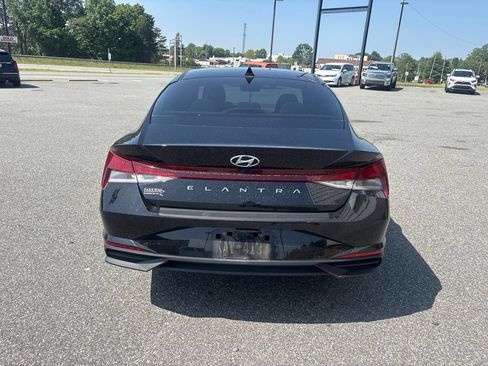 Used 2022 Hyundai Elantra SEL FWD image 7