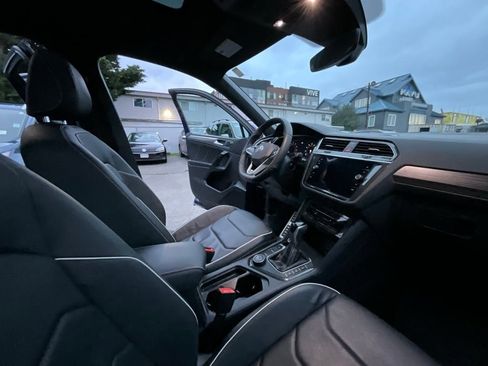 Used 2022 Volkswagen Tiguan SEL R-Line image 17