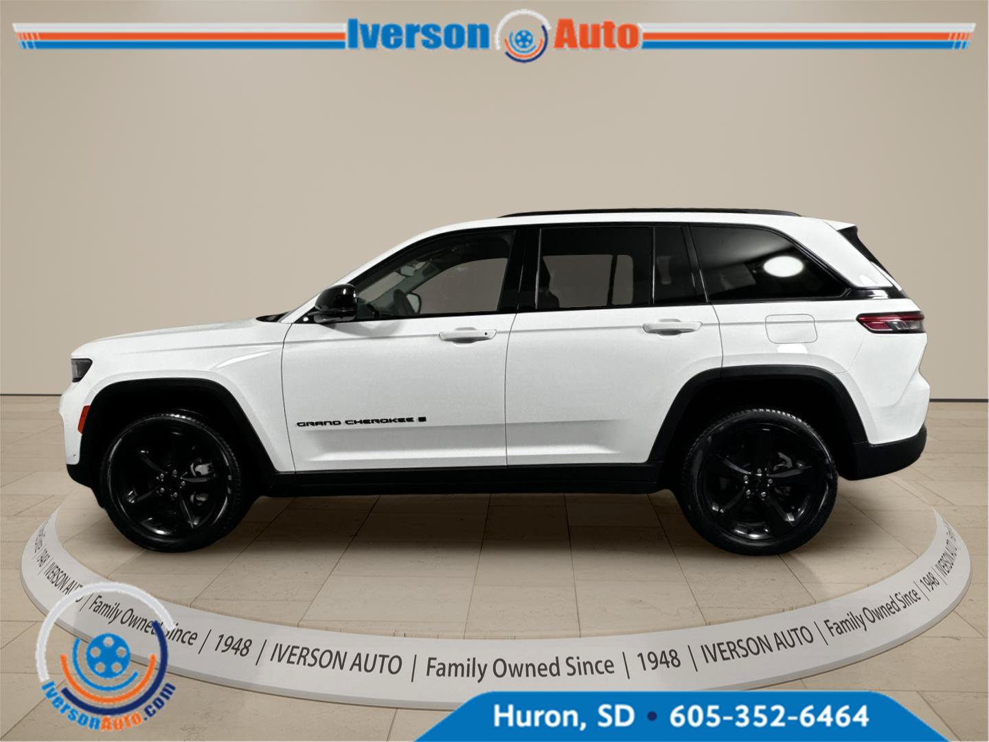 Used 2023 Jeep Grand Cherokee Limited w/ Luxury Tech Group II AWD/4WD image 5