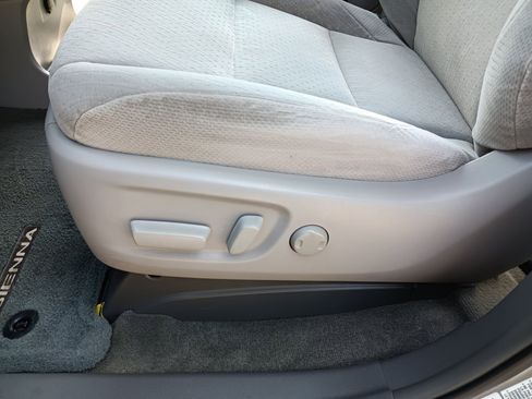 Used 2017 Toyota Sienna LE image 26