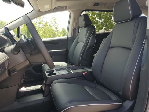 New 2026 Honda Odyssey Touring image 19