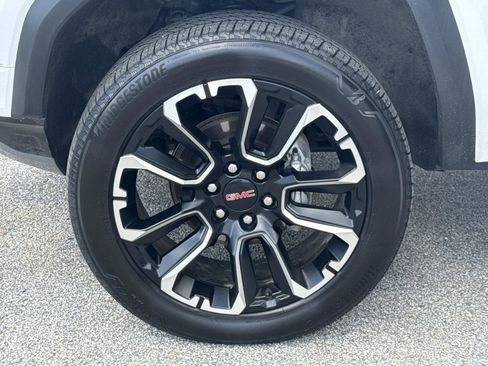 Used 2024 GMC Canyon Denali AWD/4WD image 10