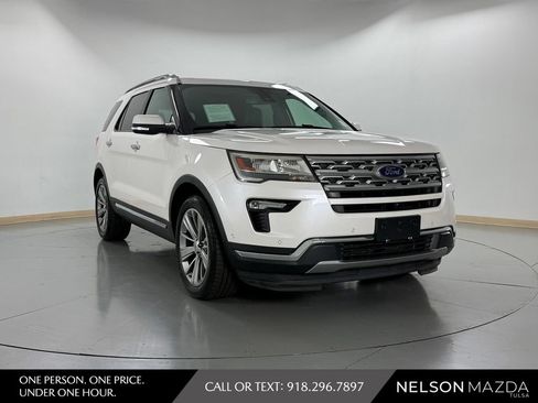 Used 2018 Ford Explorer Limited w/ Equipment Group 301A FWD image 4