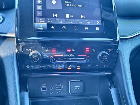 Used 2024 Jeep Grand Cherokee L Laredo image 18