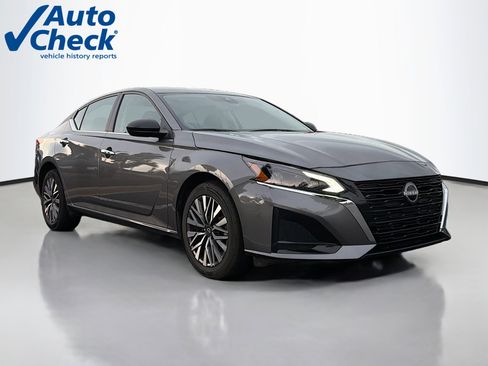 Used 2025 Nissan Altima 2.5 SV AWD/4WD image 1
