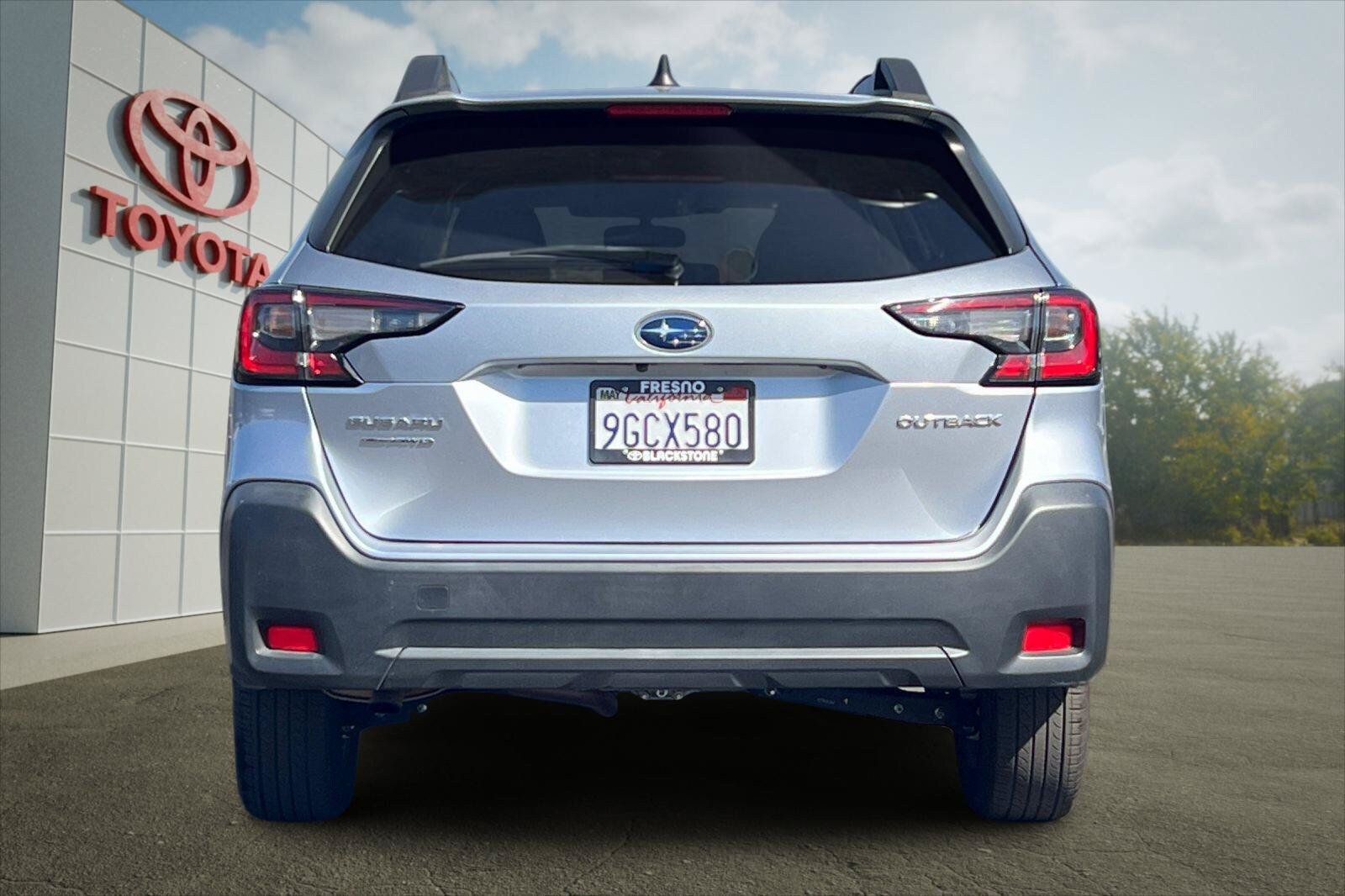 Used 2023 Subaru Outback Premium AWD/4WD image 4